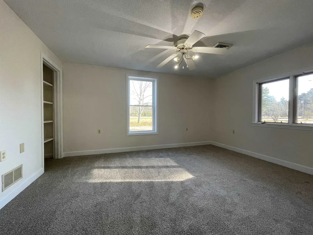 11 North Road Kingston NH 03848