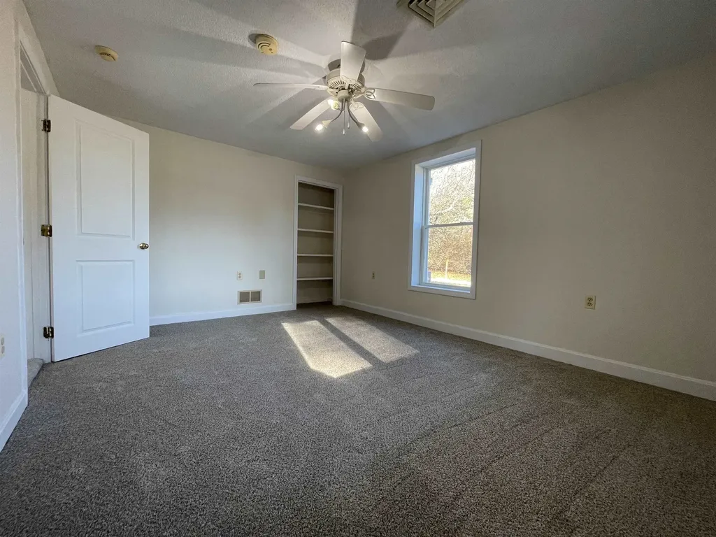 11 North Road Kingston NH 03848