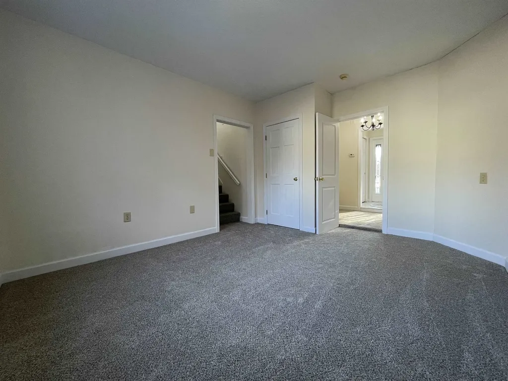 11 North Road Kingston NH 03848