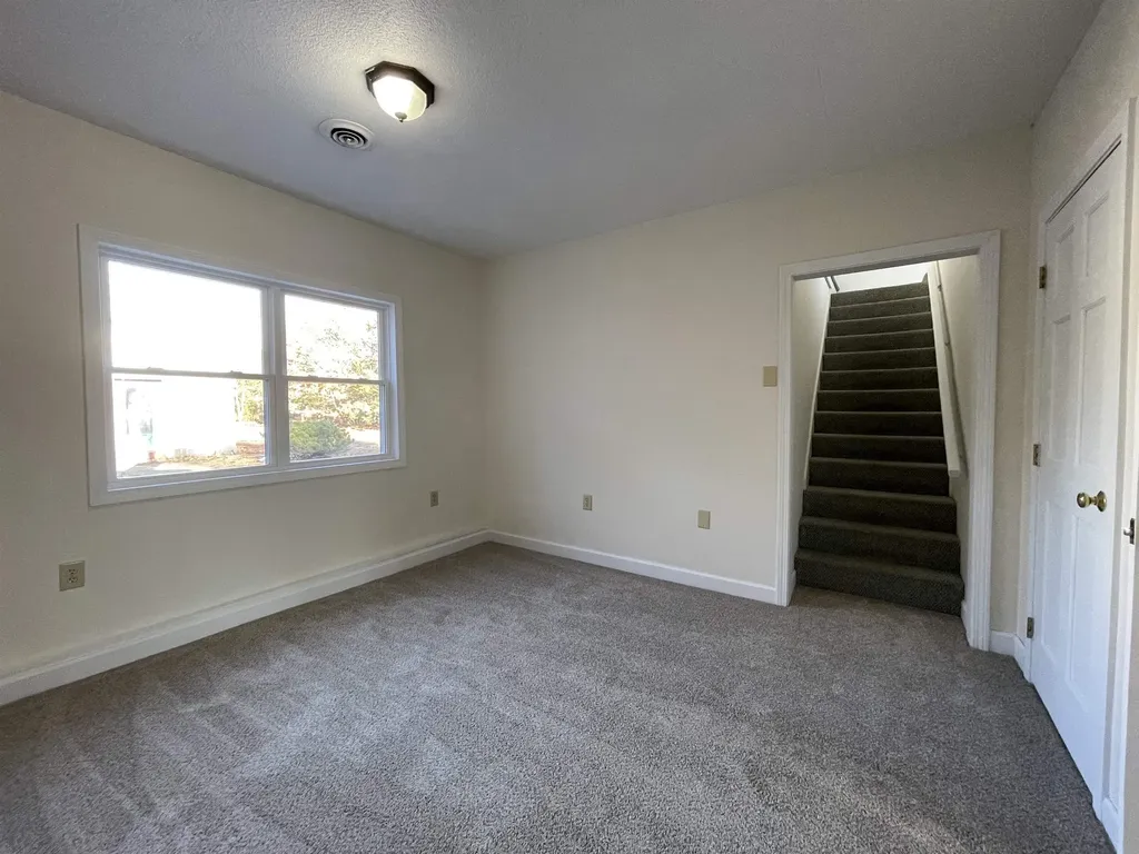 11 North Road Kingston NH 03848