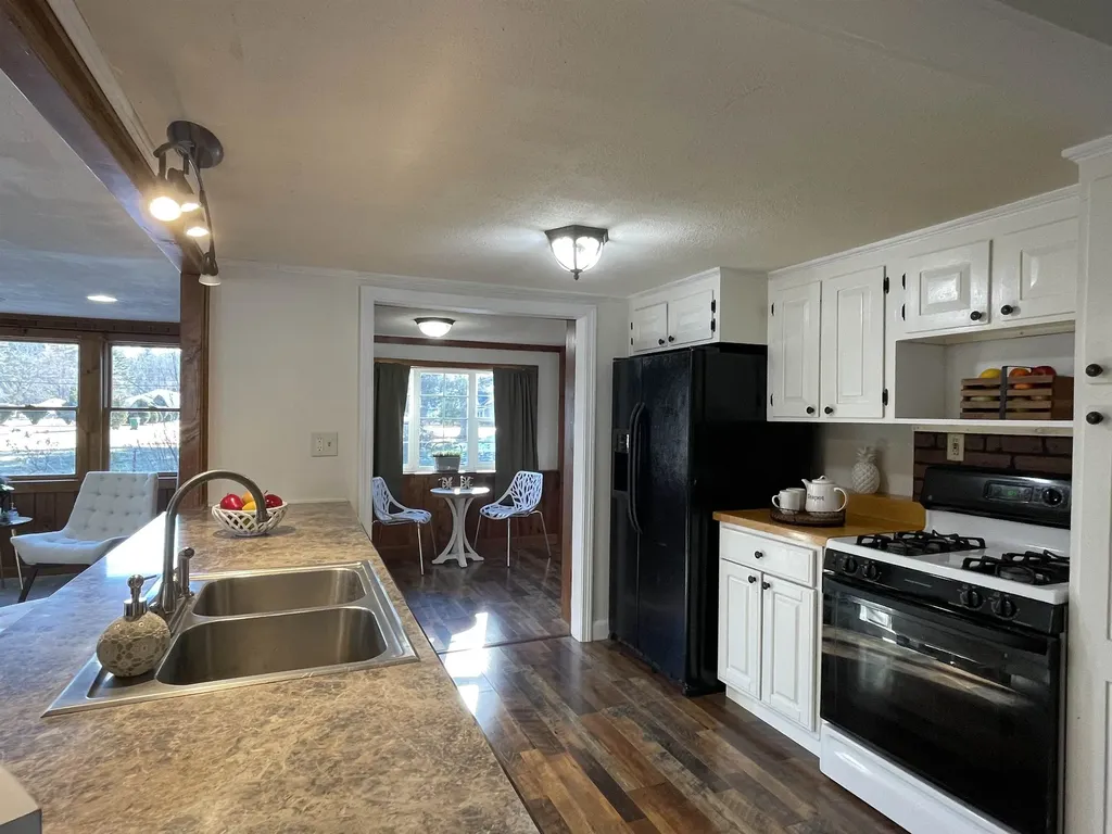 11 North Road Kingston NH 03848