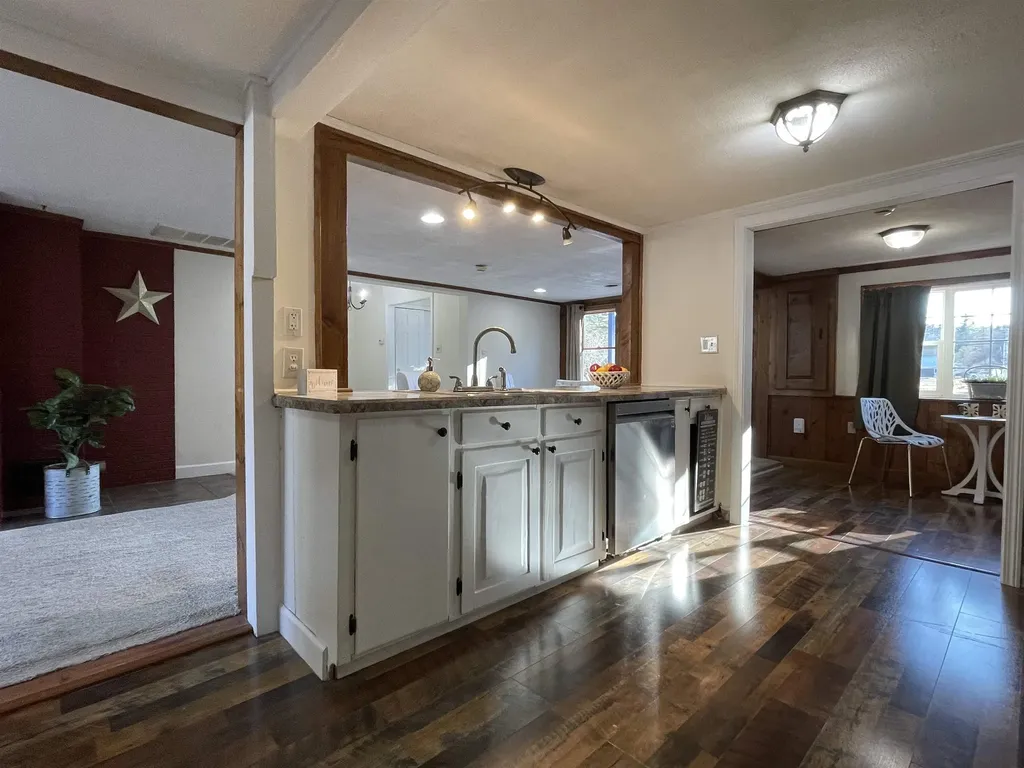 11 North Road Kingston NH 03848