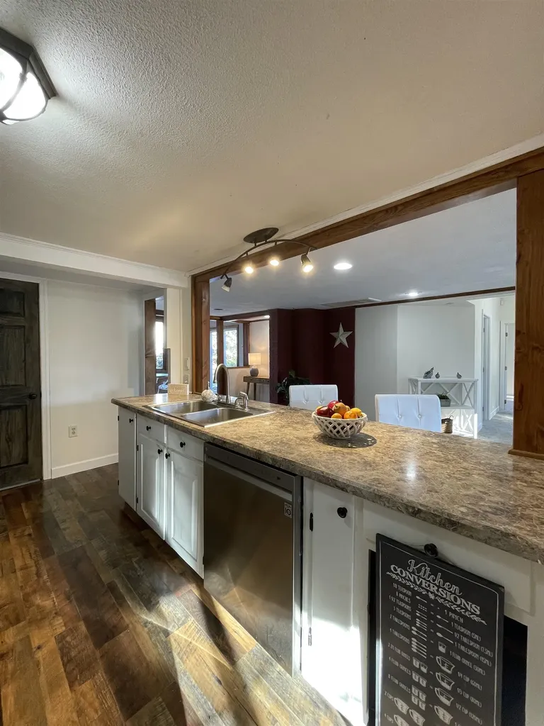 11 North Road Kingston NH 03848