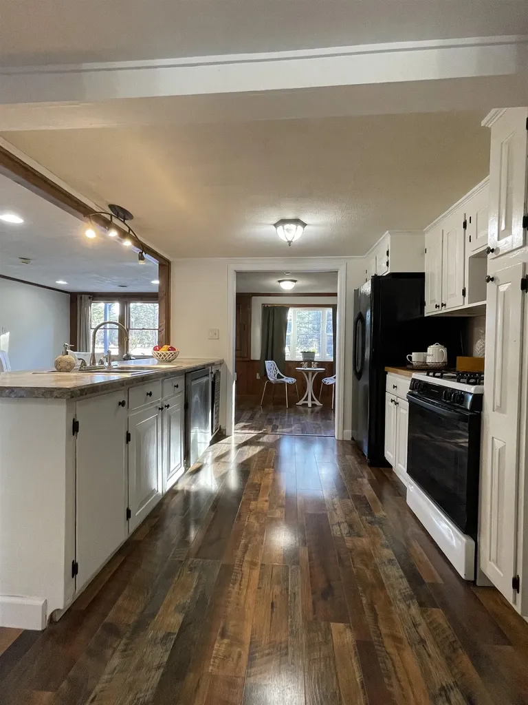 11 North Road Kingston NH 03848