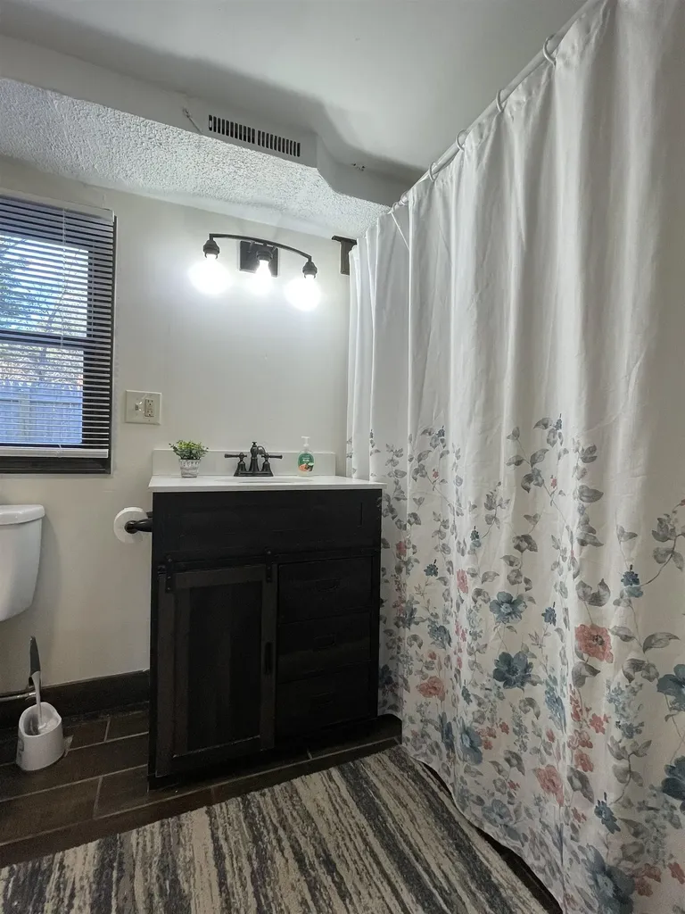 11 North Road Kingston NH 03848