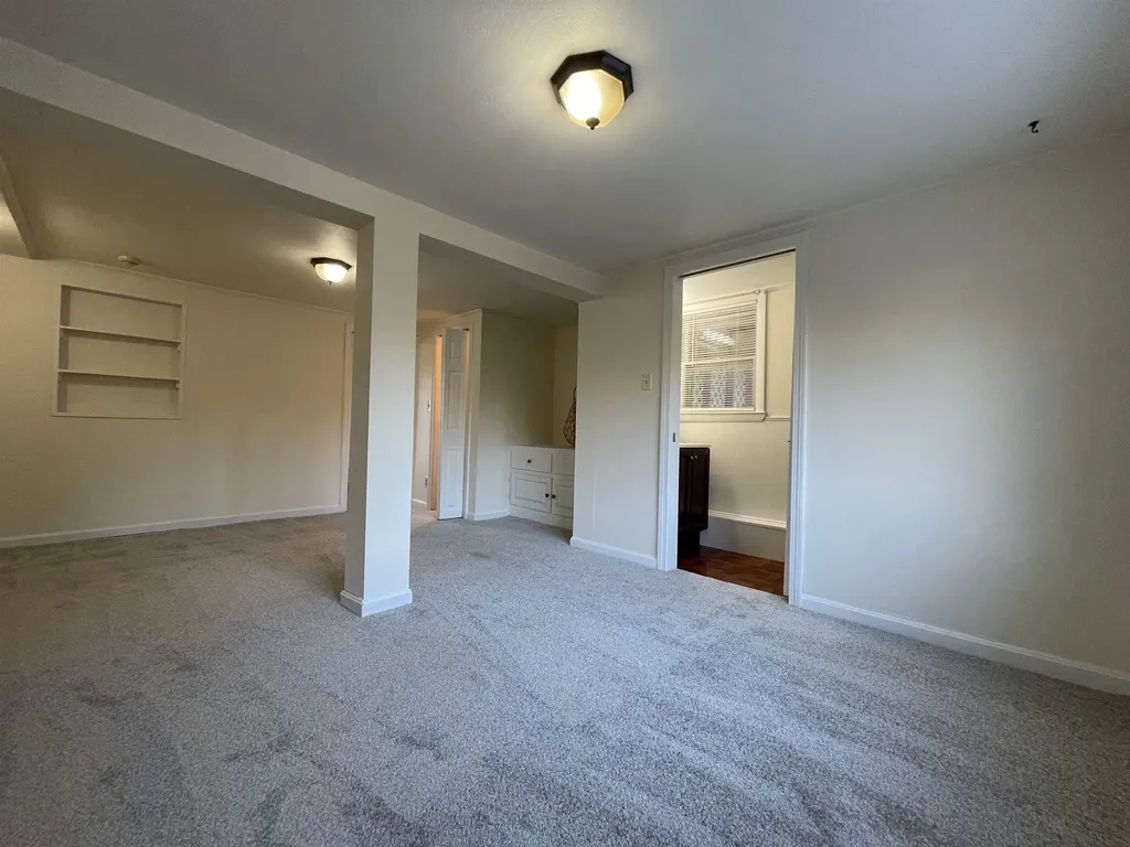 11 North Road Kingston NH 03848