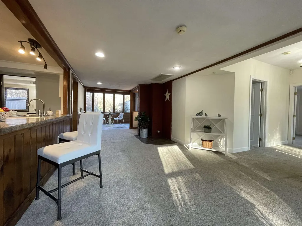 11 North Road Kingston NH 03848