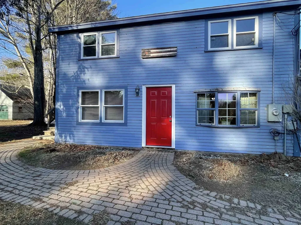 11 North Road Kingston NH 03848