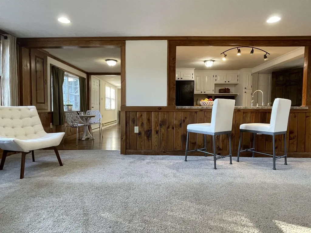 11 North Road Kingston NH 03848