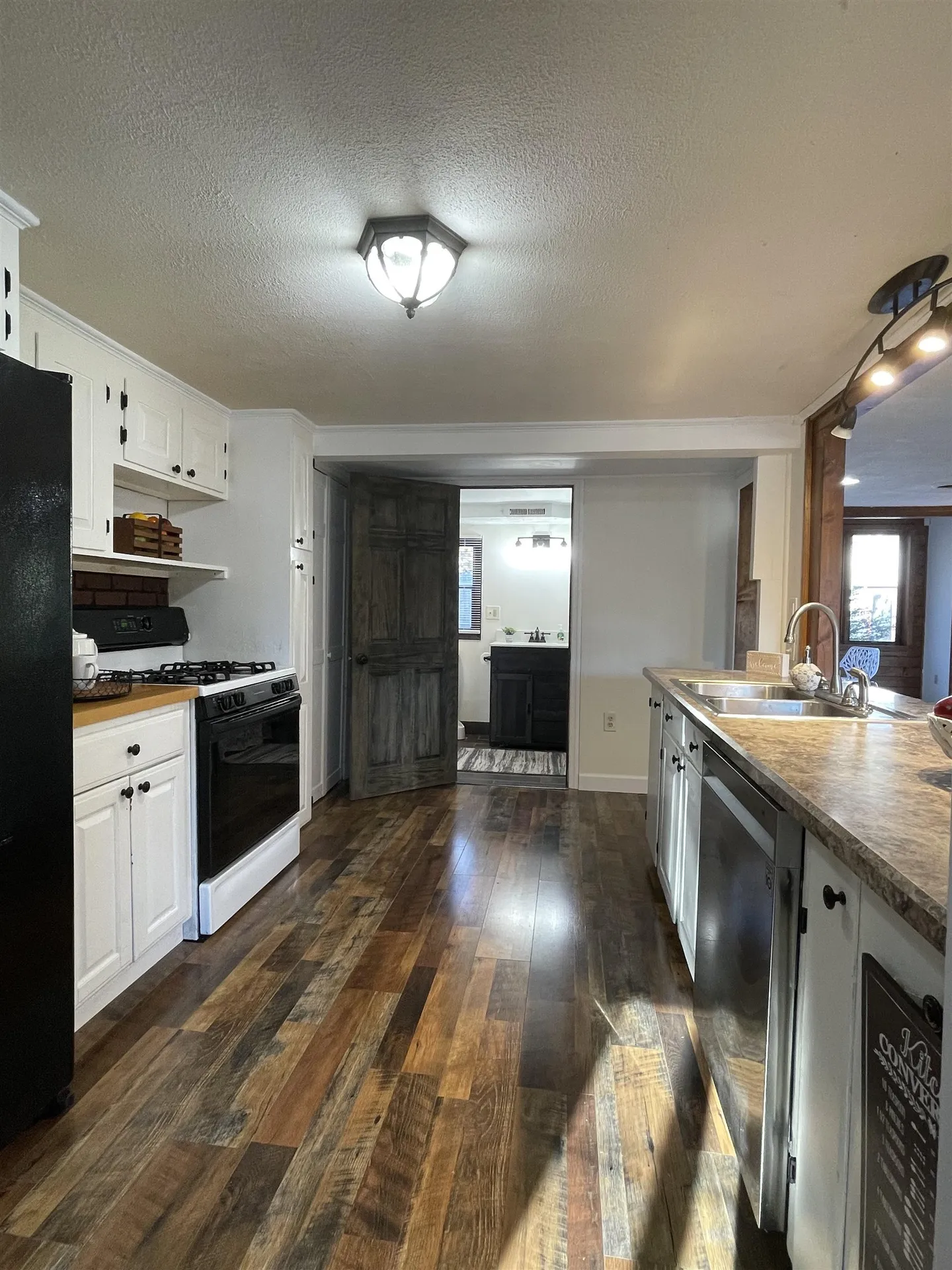 11 North Road Kingston NH 03848