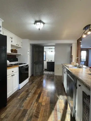 11 North Road Kingston NH 03848