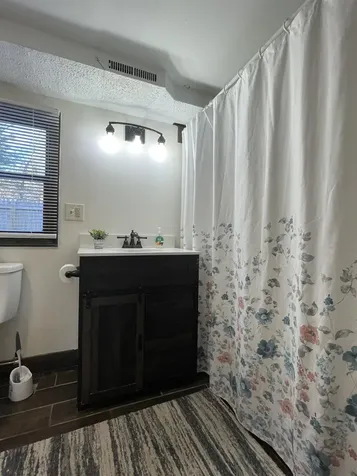 11 North Road Kingston NH 03848