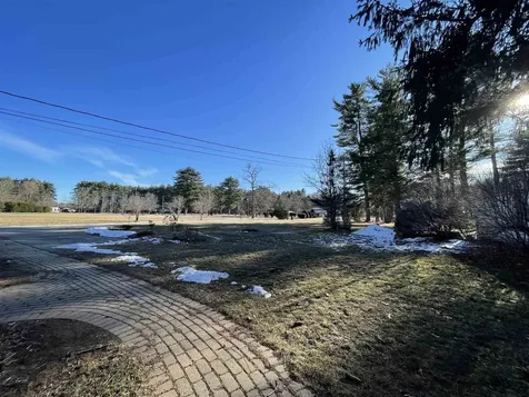 11 North Road Kingston NH 03848