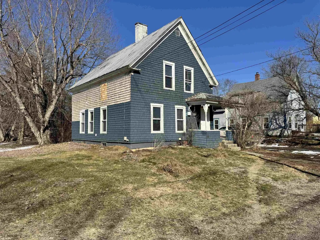 8 Kilkenny Street Lancaster NH 03584