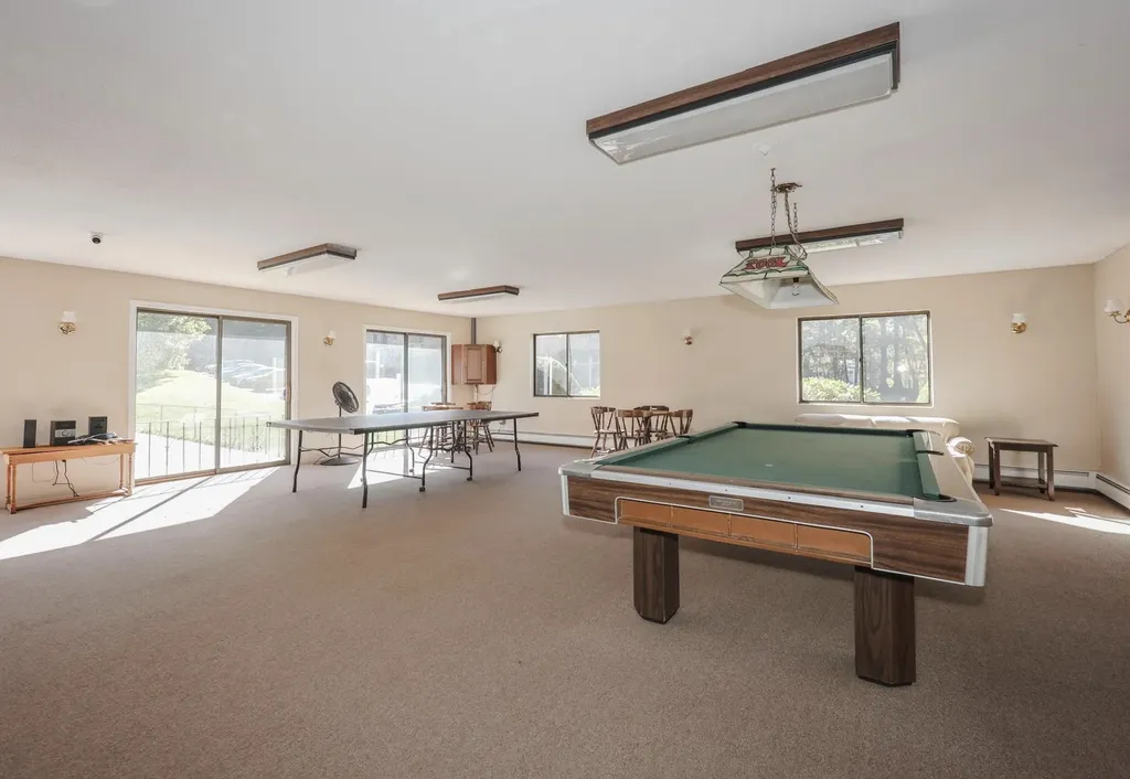 19 Country Club Drive Manchester NH 03102