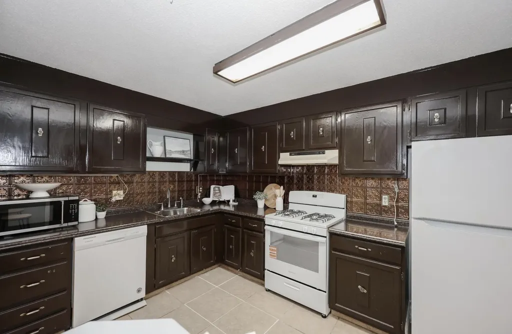 19 Country Club Drive Manchester NH 03102