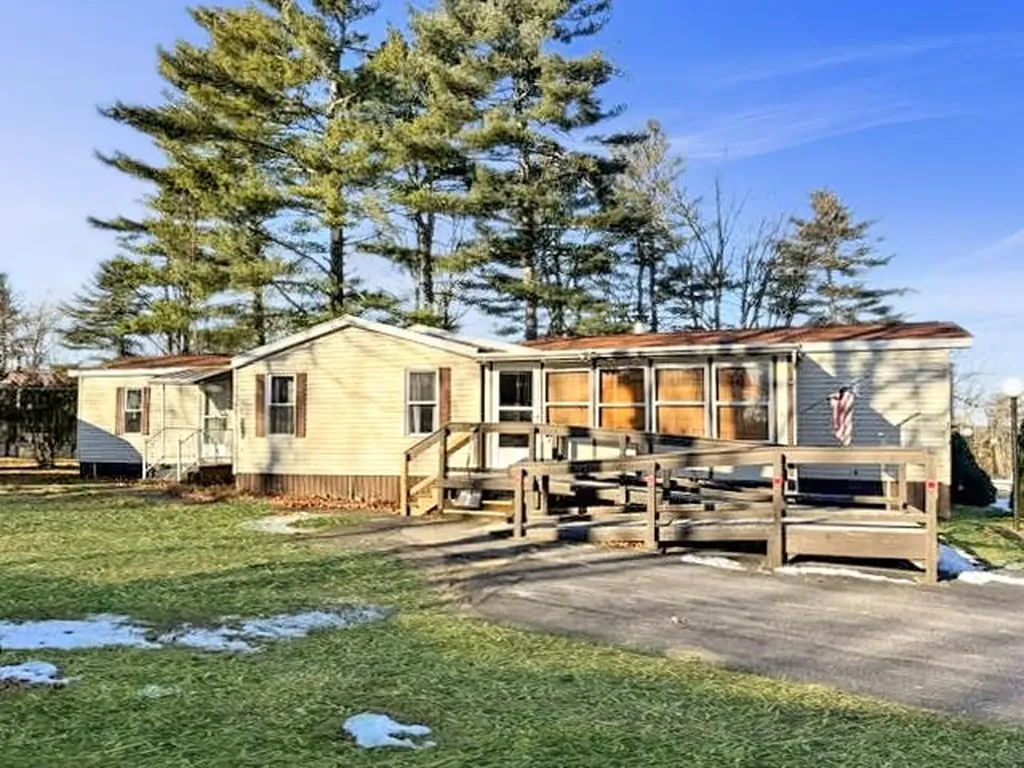 6 No Cranberry Lane Rochester NH 03867