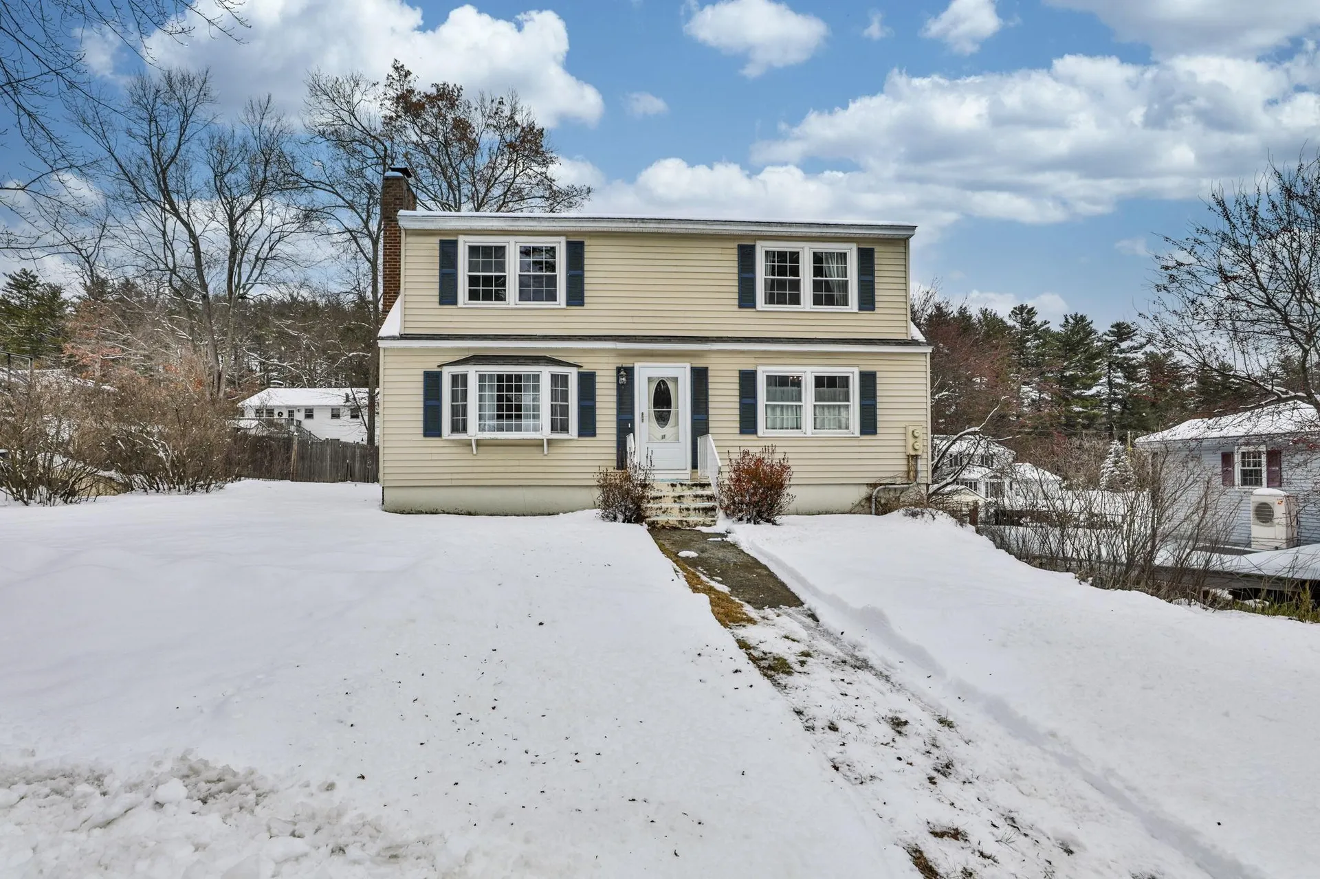11 Vespa Lane Nashua NH 03064-1164