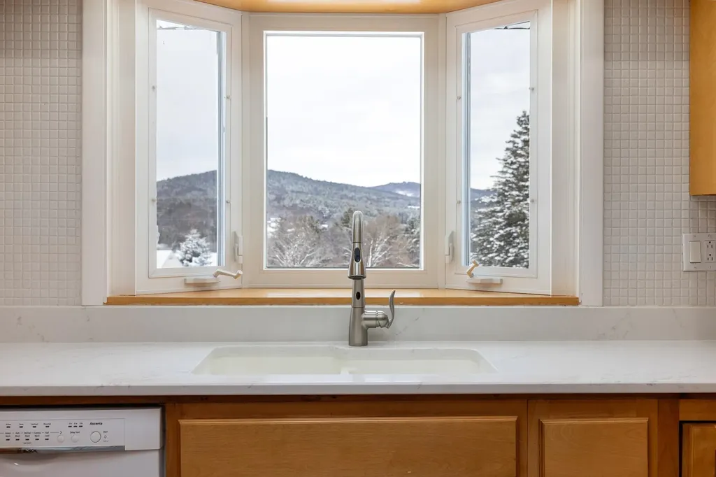 18 Skylark Road Lebanon NH 03766