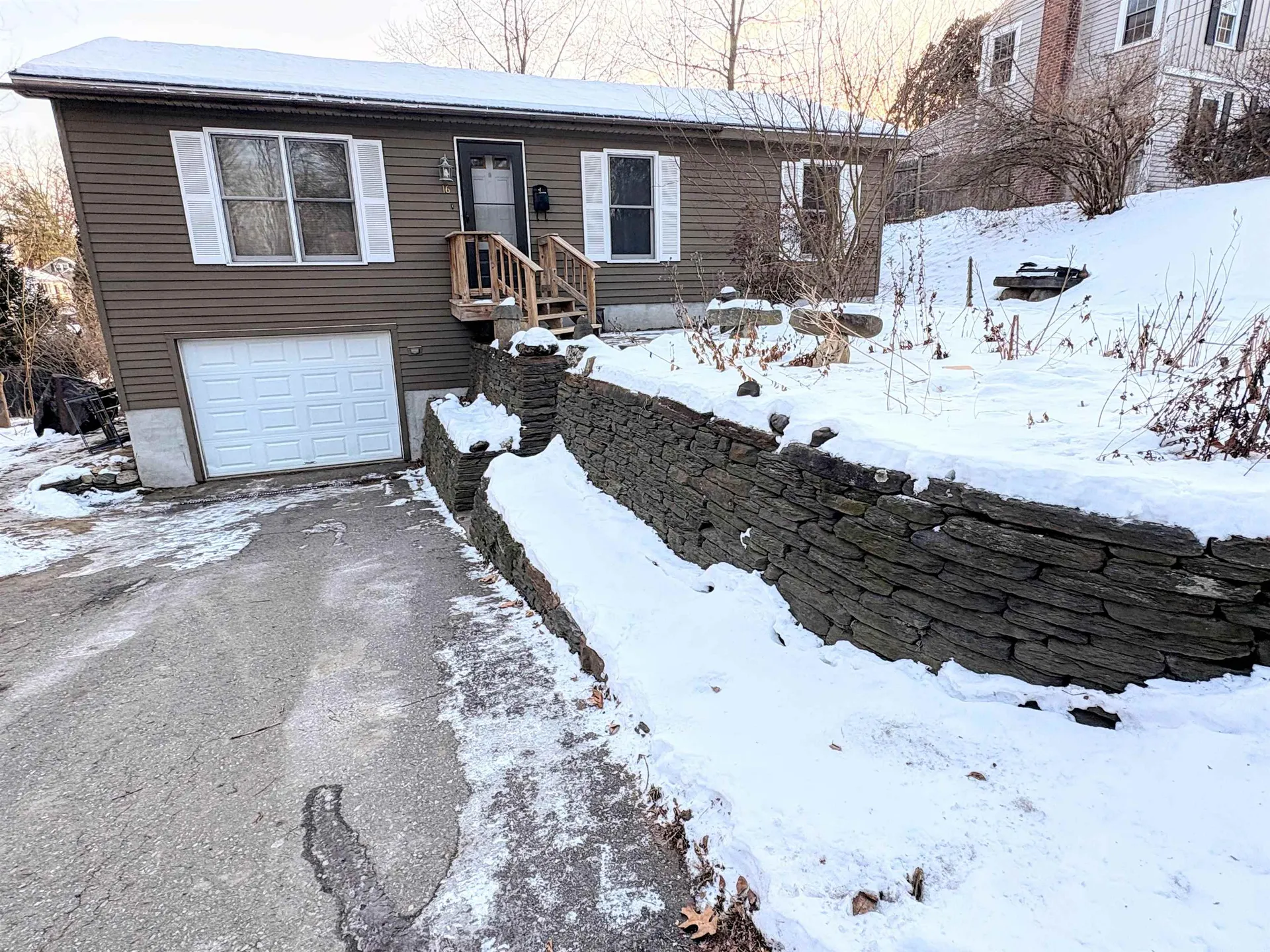 16 Sycamore Street Brattleboro VT 05301