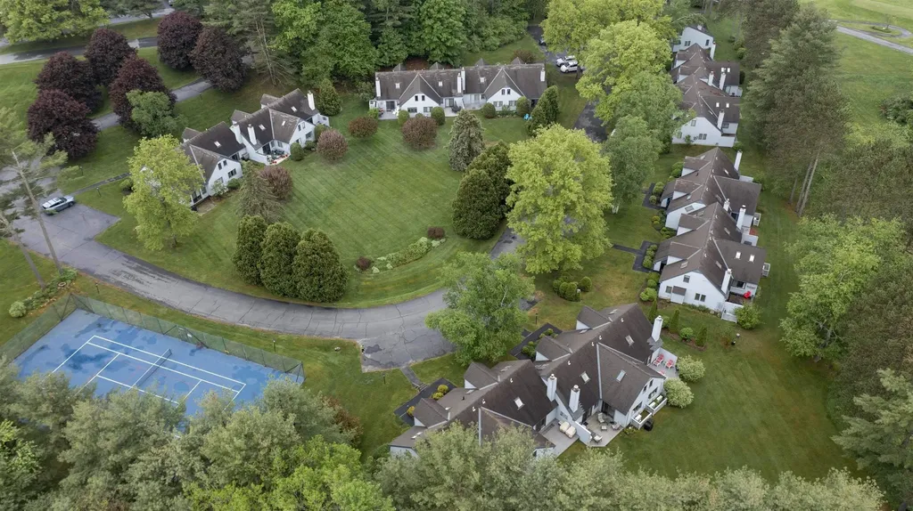 111 Lakeland Drive Hartford VT 05059