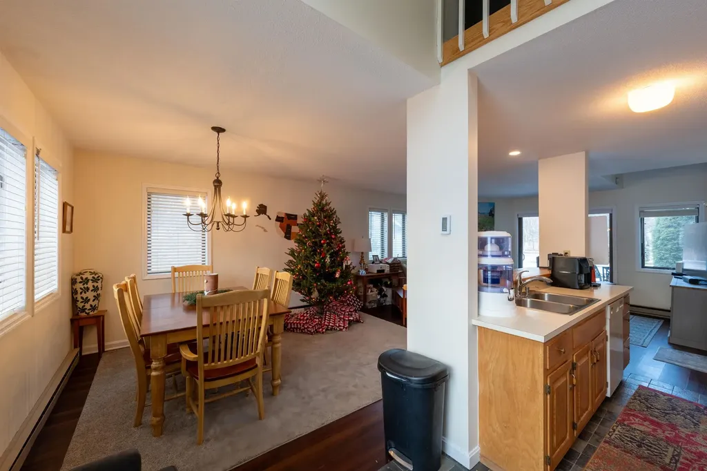 111 Lakeland Drive Hartford VT 05059