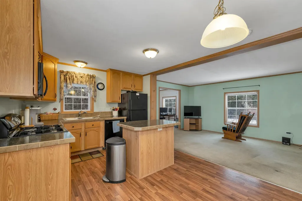 21 Mansfield Woods Way New Hampton NH 03256