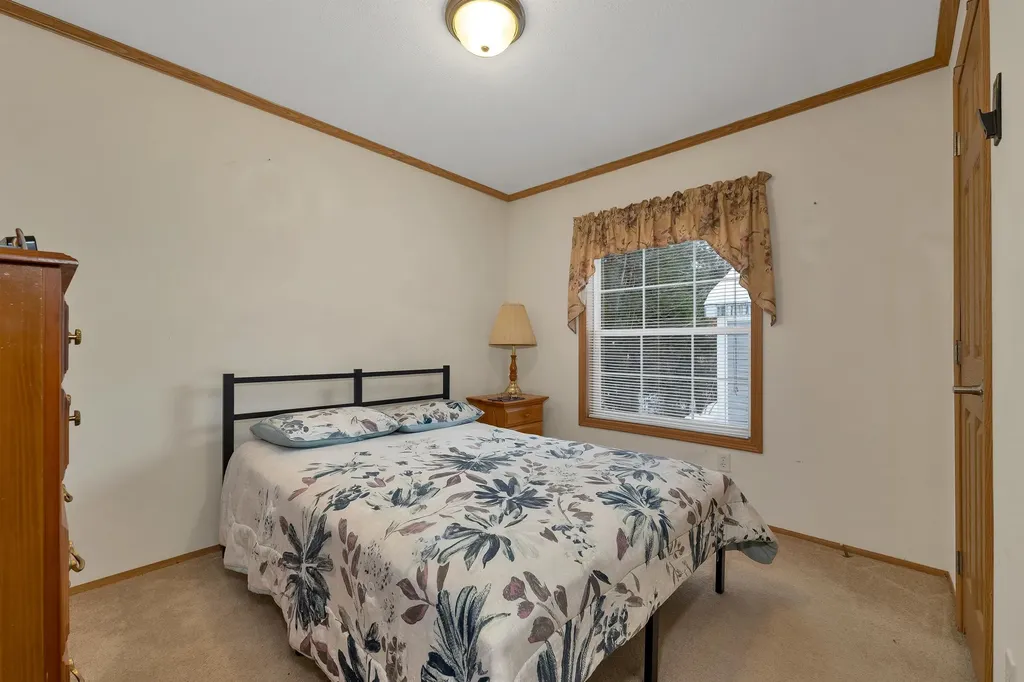 21 Mansfield Woods Way New Hampton NH 03256