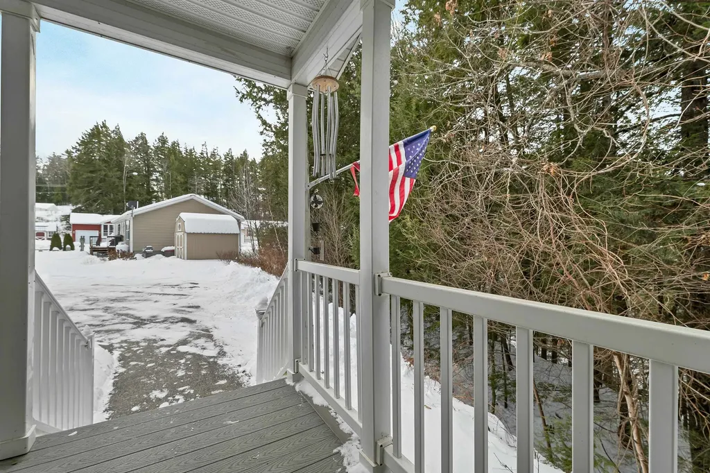 21 Mansfield Woods Way New Hampton NH 03256