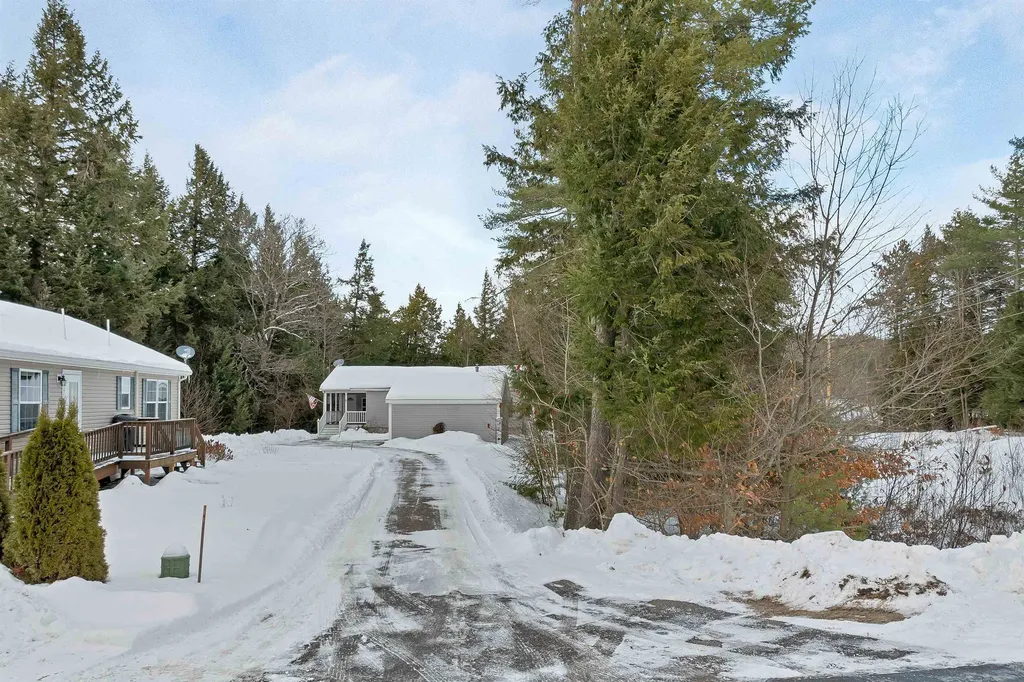 21 Mansfield Woods Way New Hampton NH 03256