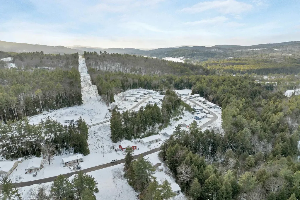 21 Mansfield Woods Way New Hampton NH 03256