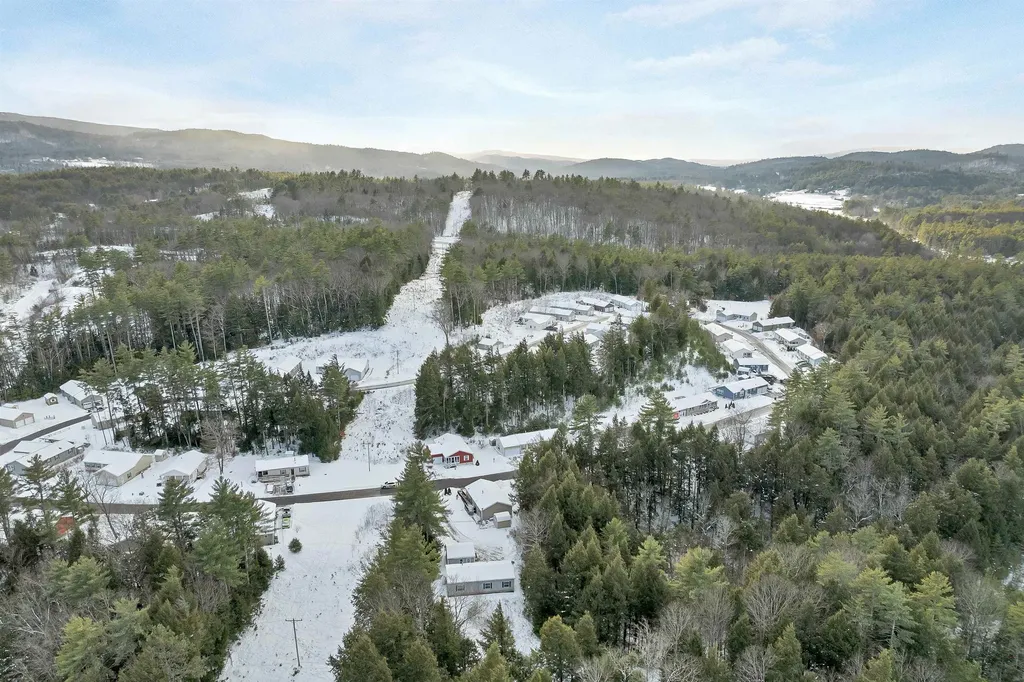 21 Mansfield Woods Way New Hampton NH 03256