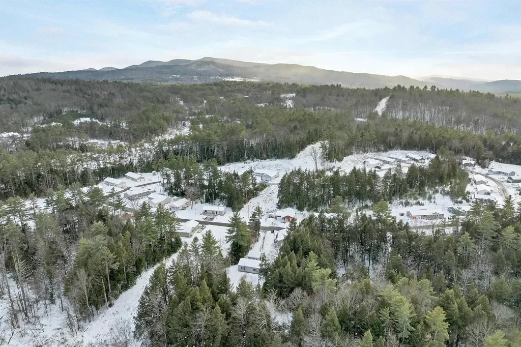 21 Mansfield Woods Way New Hampton NH 03256