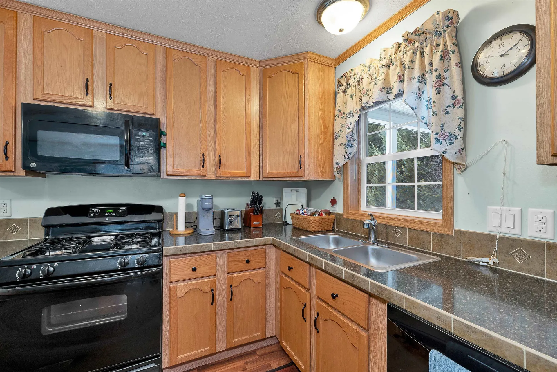 21 Mansfield Woods Way New Hampton NH 03256