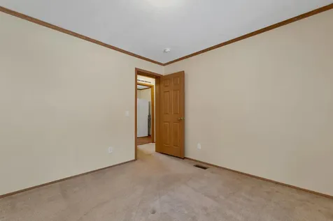 21 Mansfield Woods Way New Hampton NH 03256