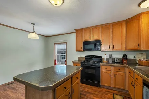 21 Mansfield Woods Way New Hampton NH 03256