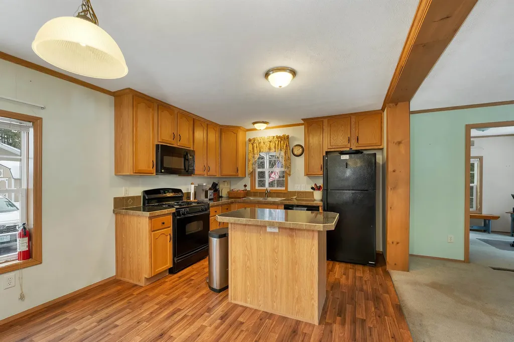 21 Mansfield Woods Way New Hampton NH 03256