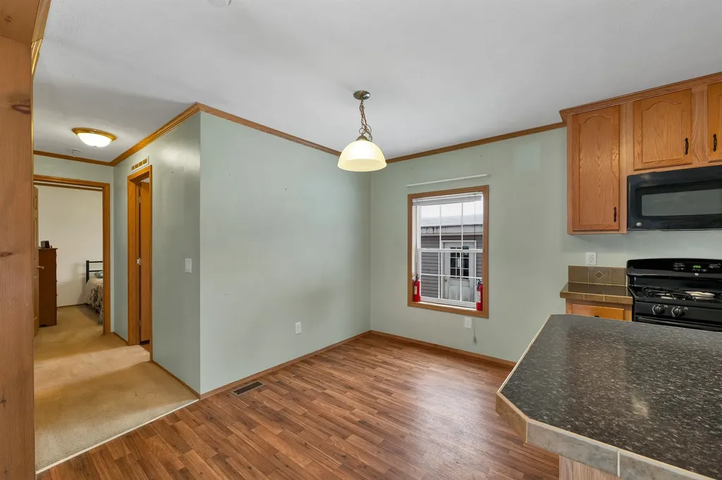 21 Mansfield Woods Way New Hampton NH 03256