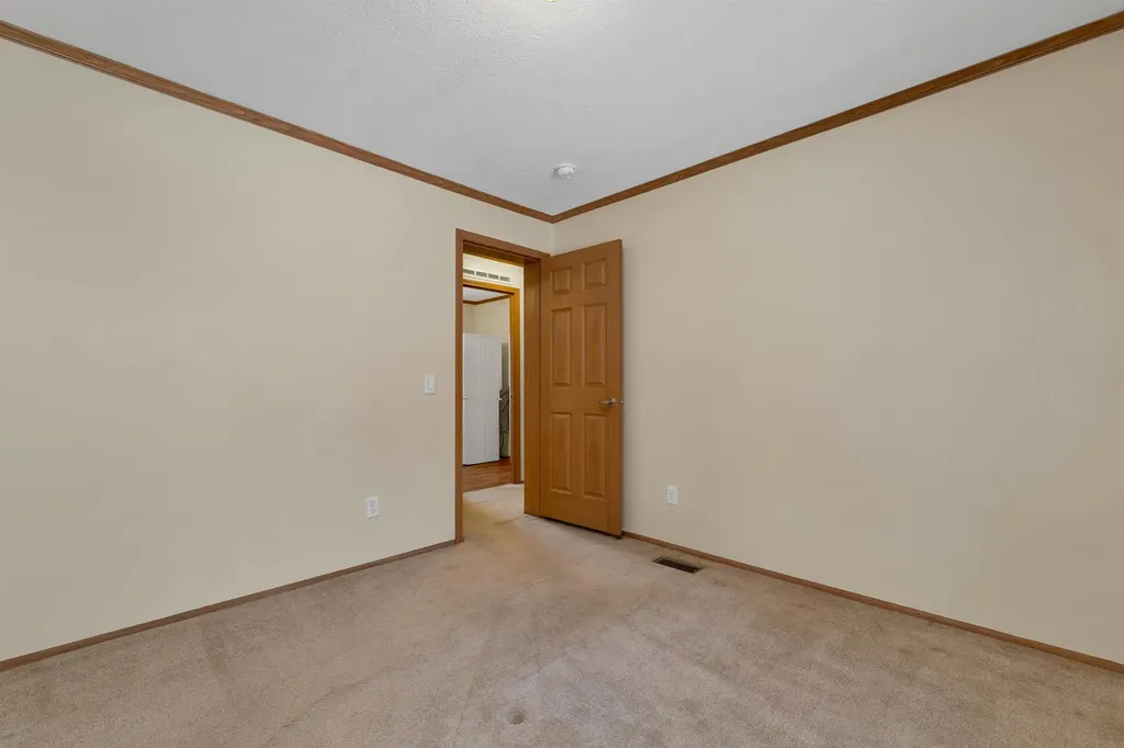 21 Mansfield Woods Way New Hampton NH 03256