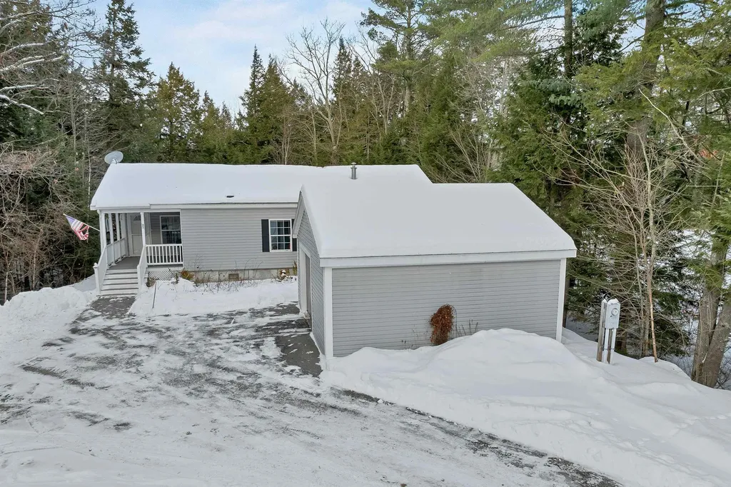21 Mansfield Woods Way New Hampton NH 03256