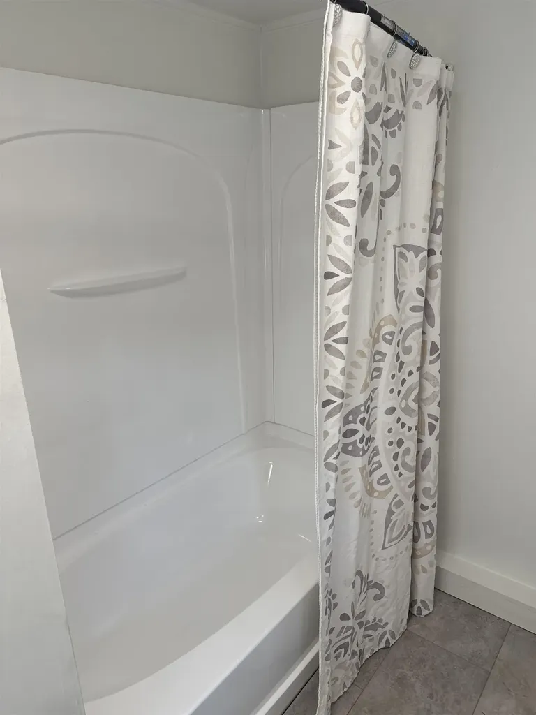 6 Boe Road Holderness NH 03245