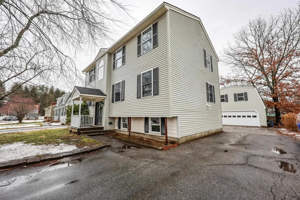 92 Roseanne Lane Manchester NH 03103