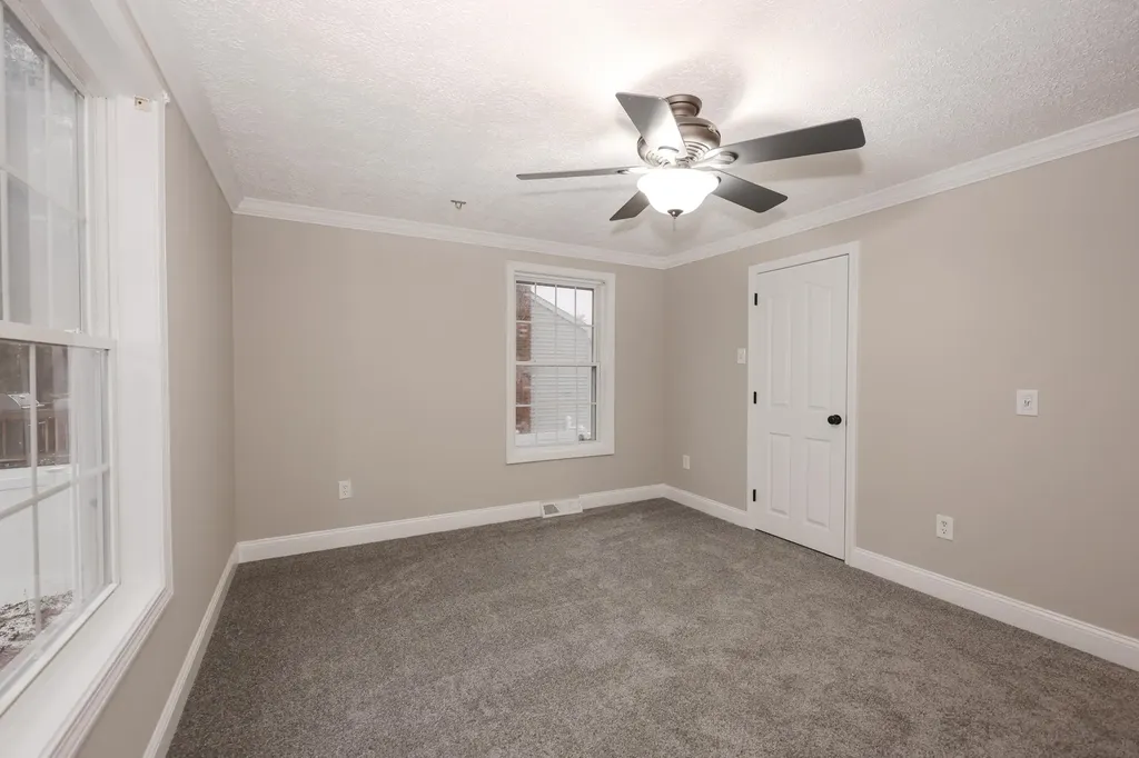 92 Roseanne Lane Manchester NH 03103