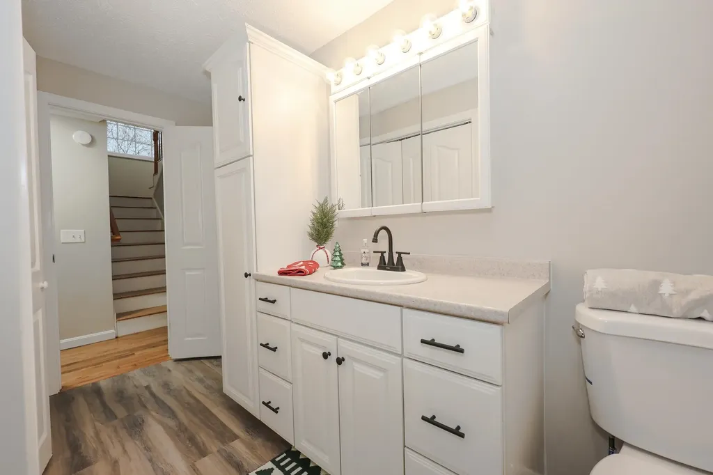 92 Roseanne Lane Manchester NH 03103