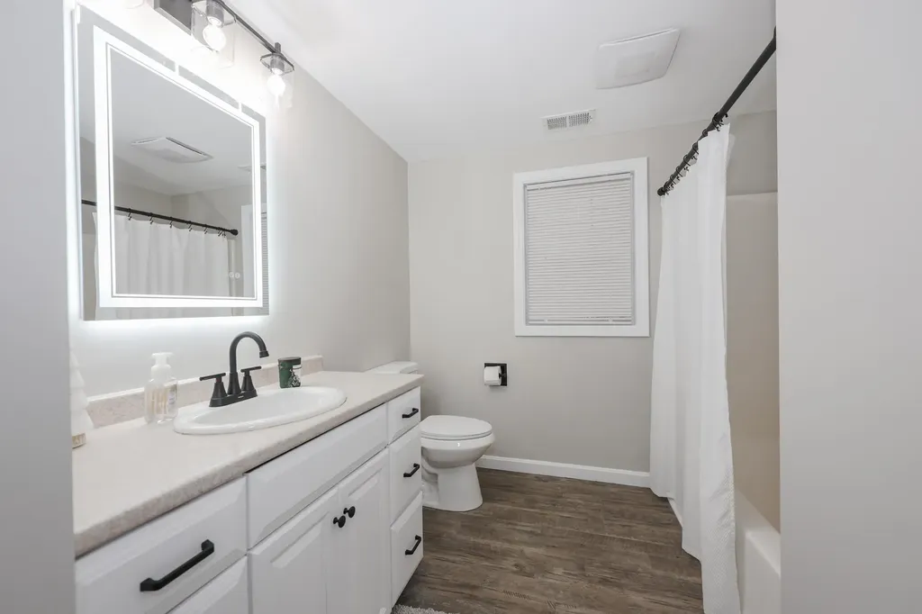 92 Roseanne Lane Manchester NH 03103