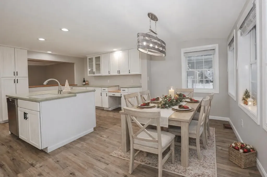 92 Roseanne Lane Manchester NH 03103