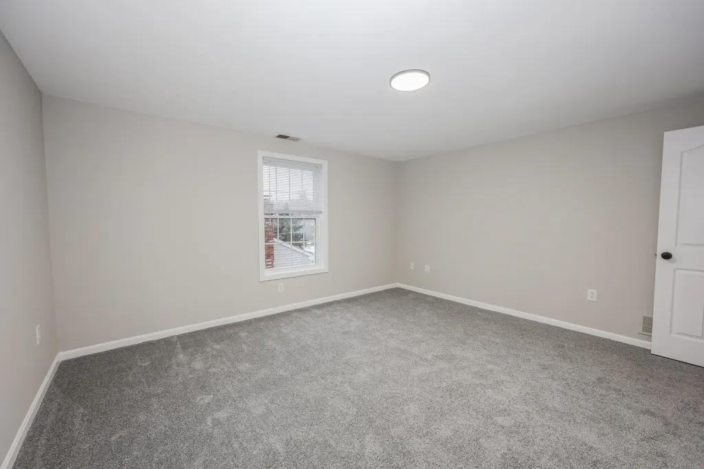 92 Roseanne Lane Manchester NH 03103