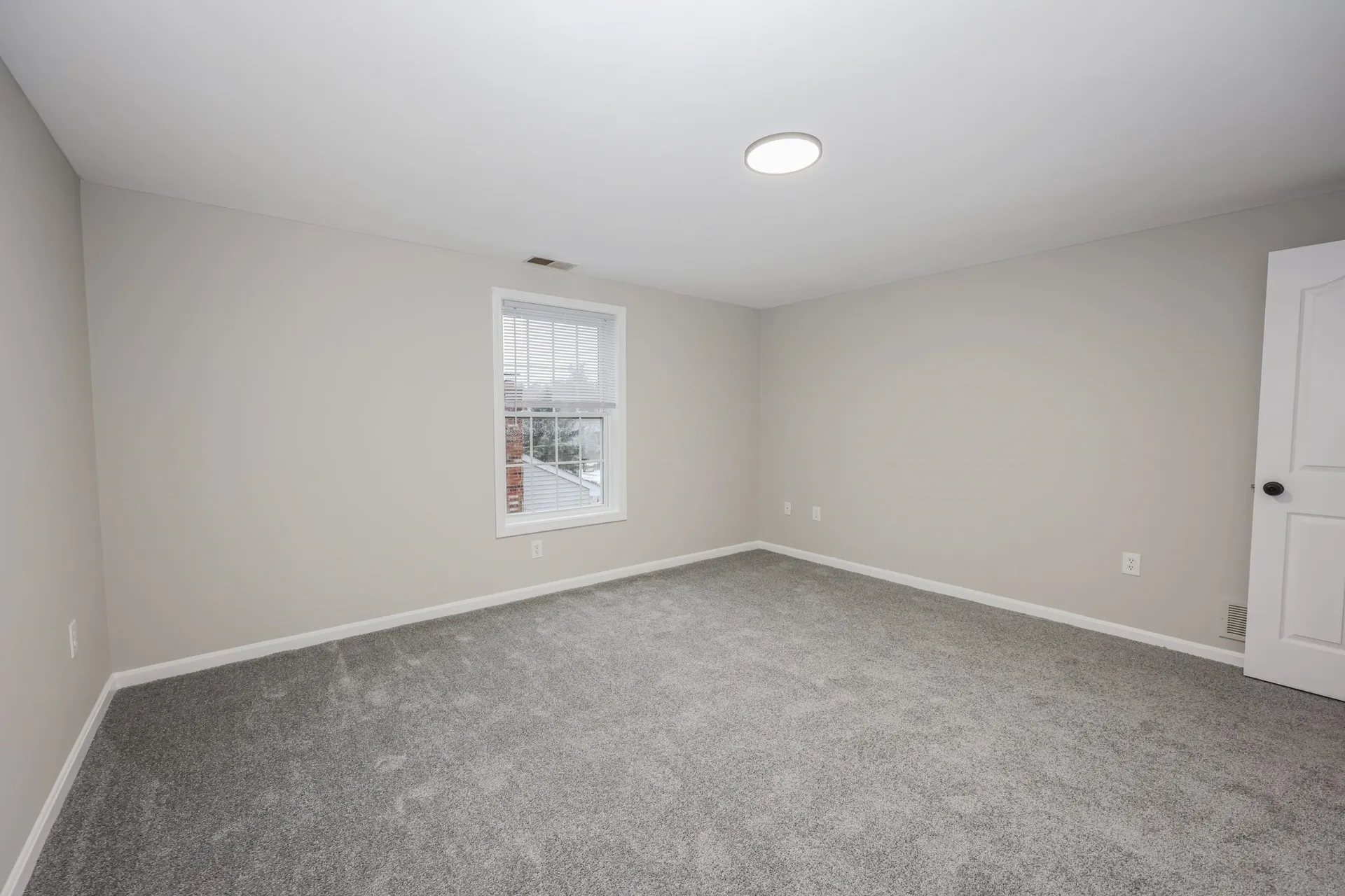 92 Roseanne Lane Manchester NH 03103