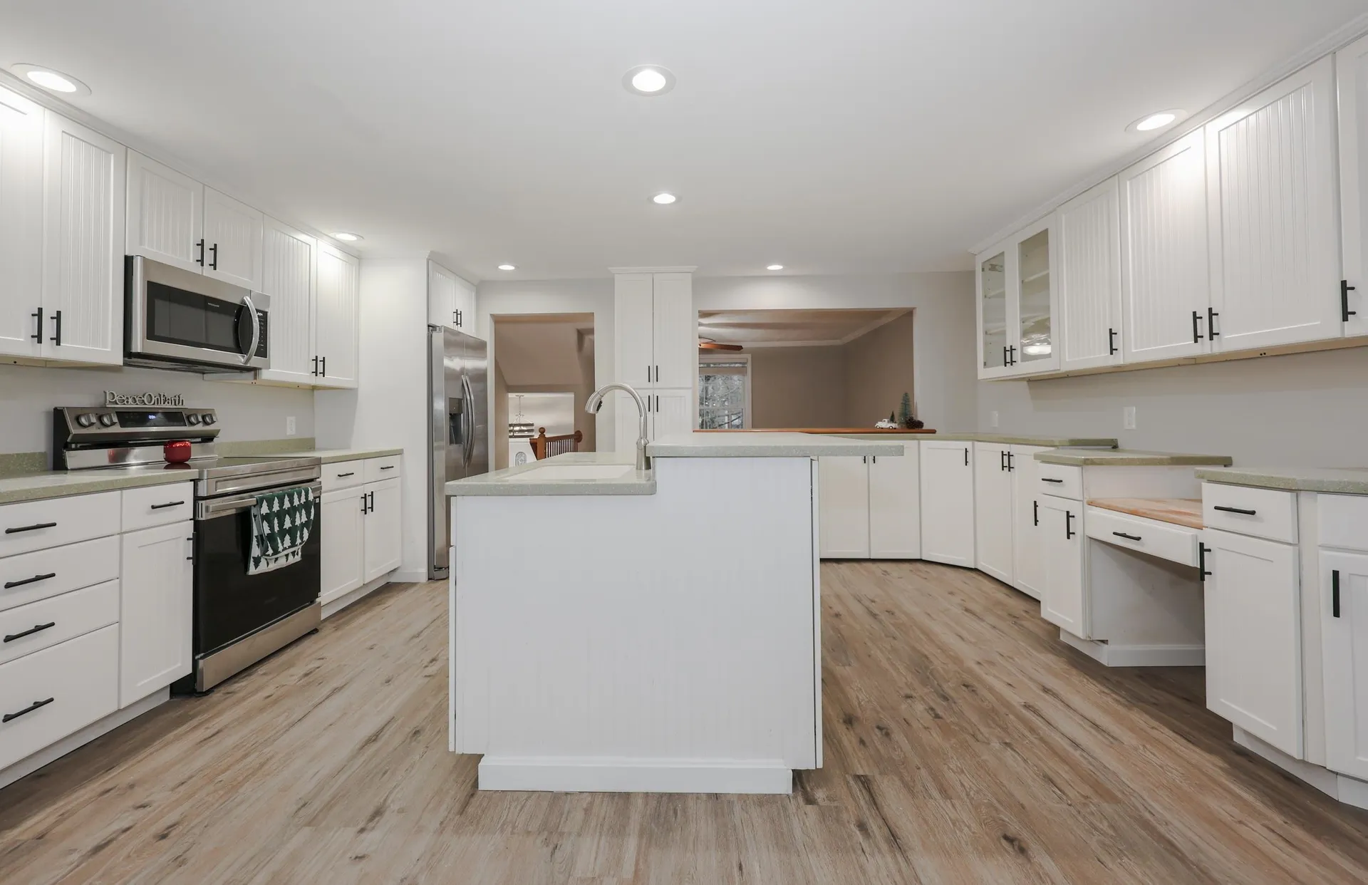 92 Roseanne Lane Manchester NH 03103