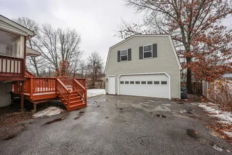 92 Roseanne Lane Manchester NH 03103